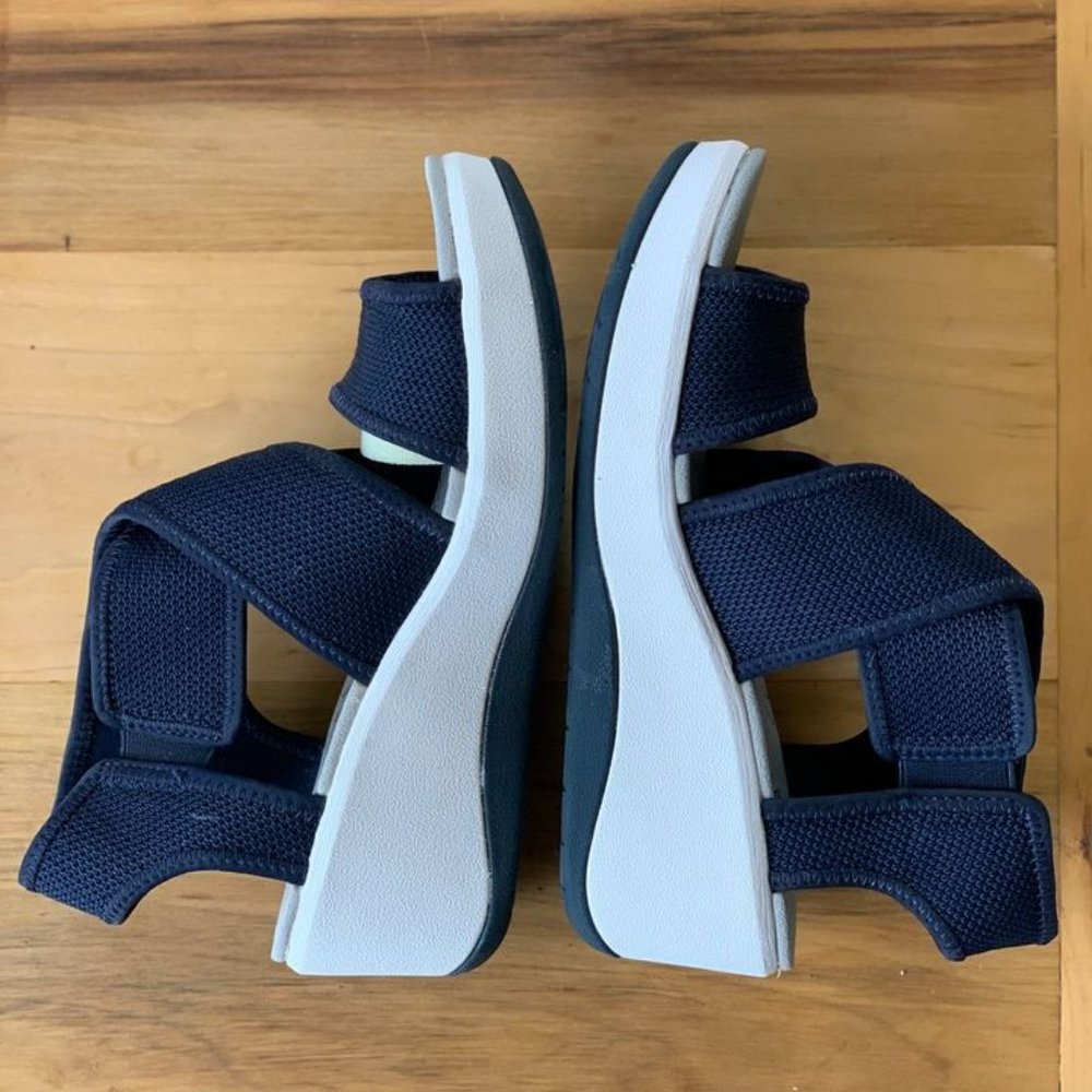 RARE New in Box Cloud Steppers by Clarks Step Cali Palm Navy Sandal Wedges - Picture 4 of 12